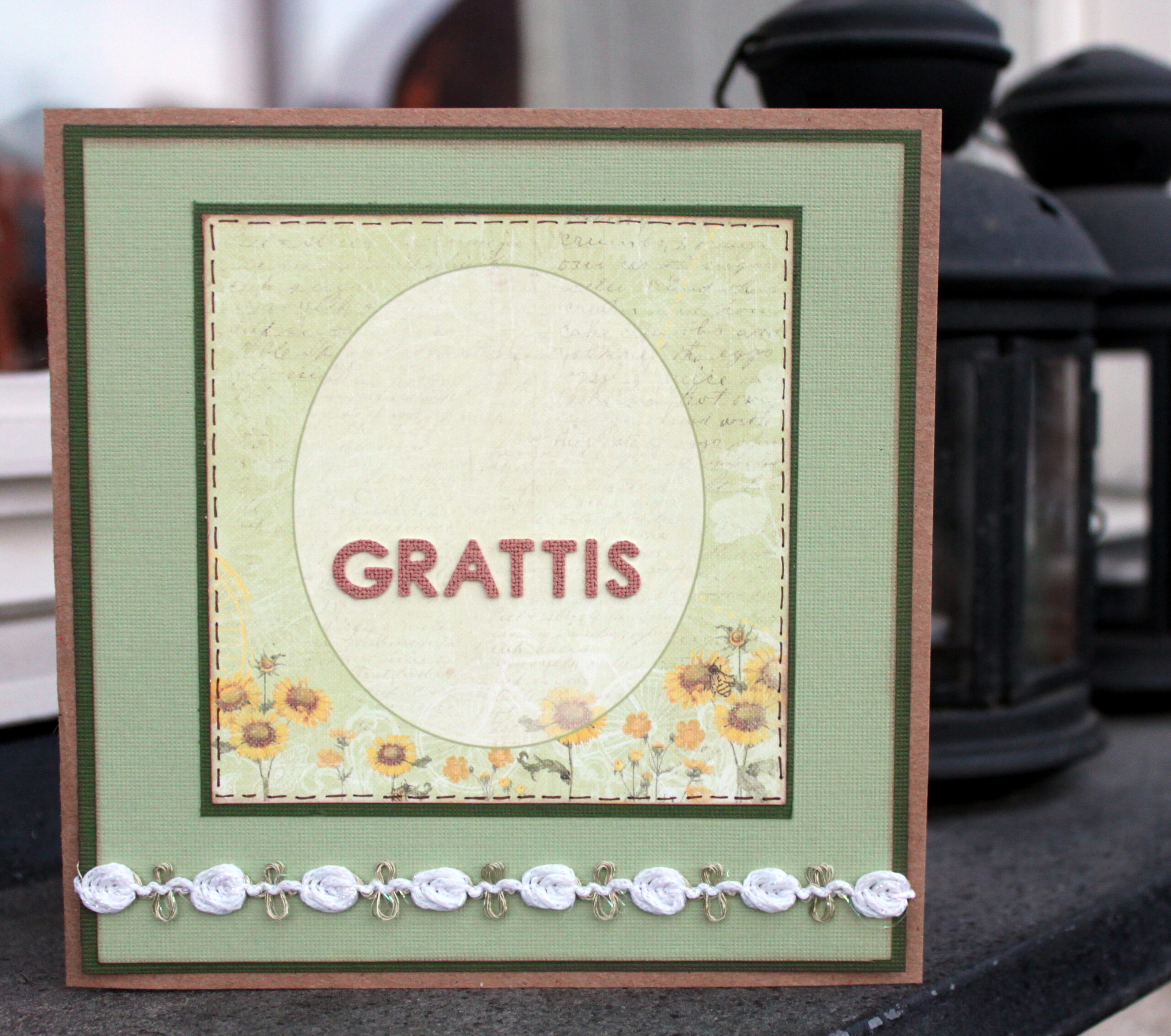 Ett kort och två små tags