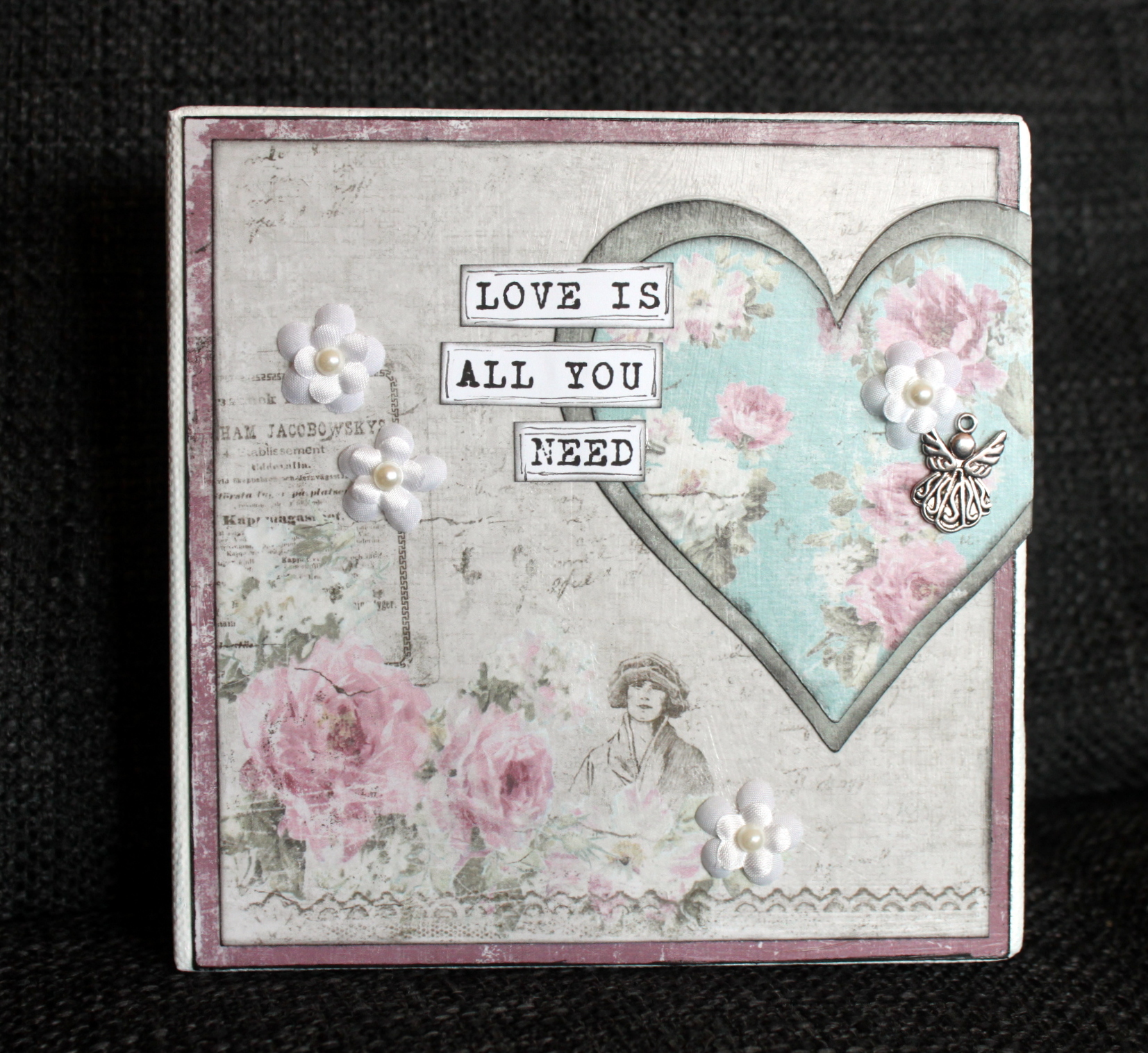 En canvastavla i kärlekens tecken