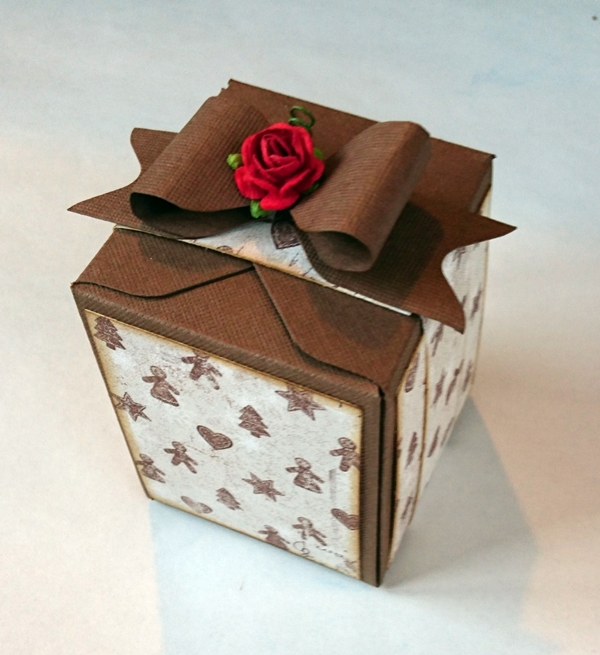 Askar, lådor och presentkortskuvert med envelope punch board