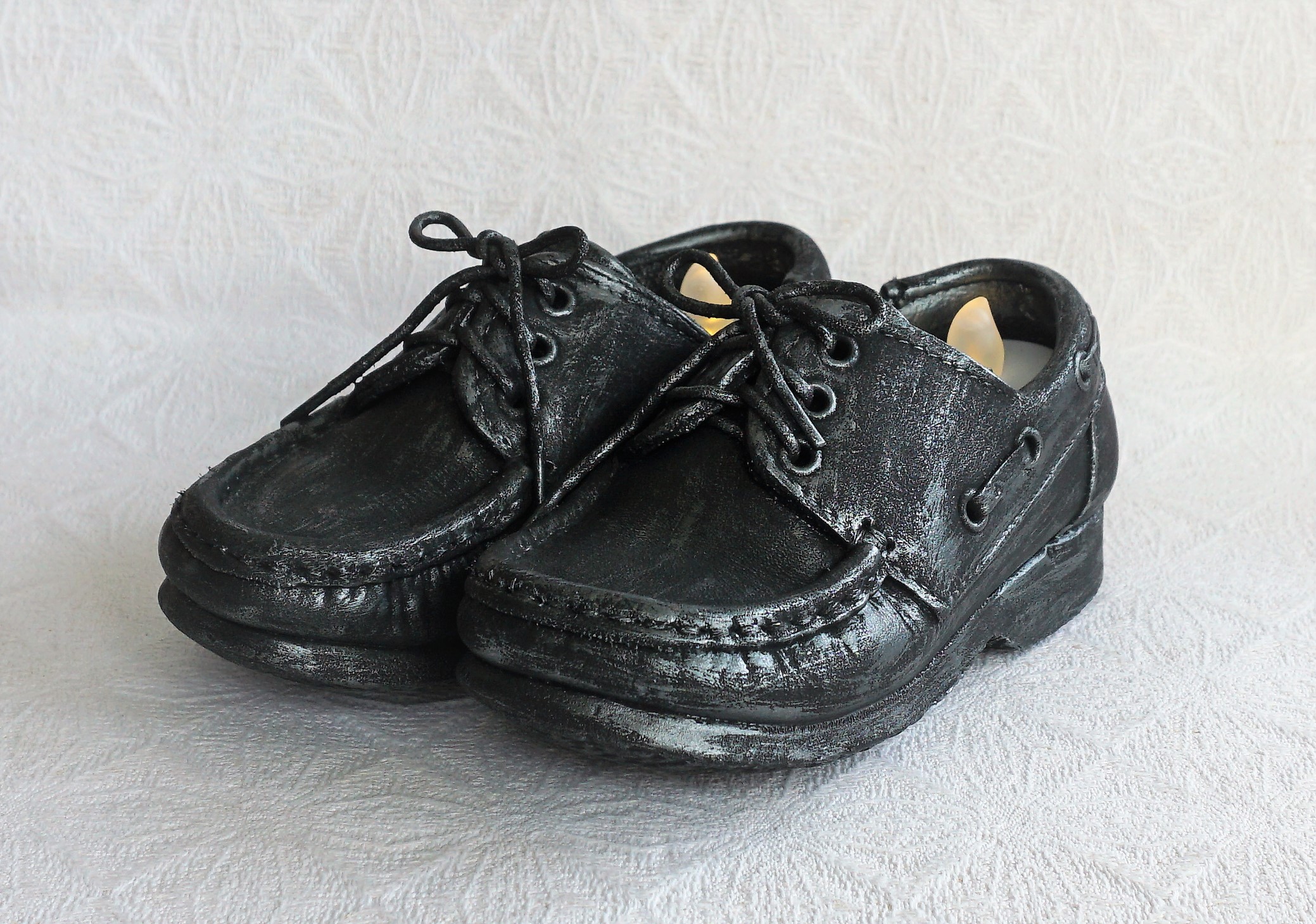 Lysande skor med Paverpol skulpturlim