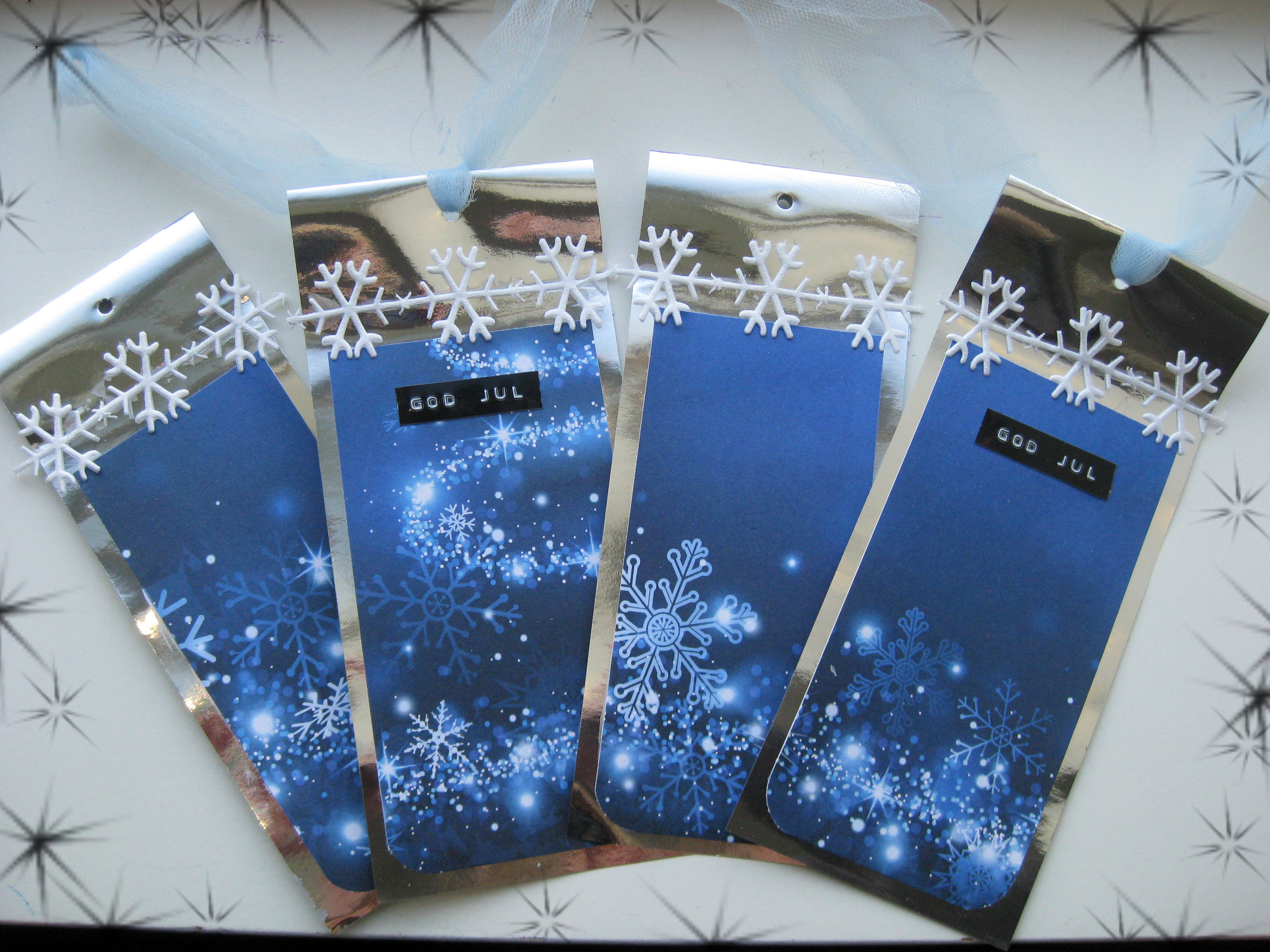 Julklappstags i blått