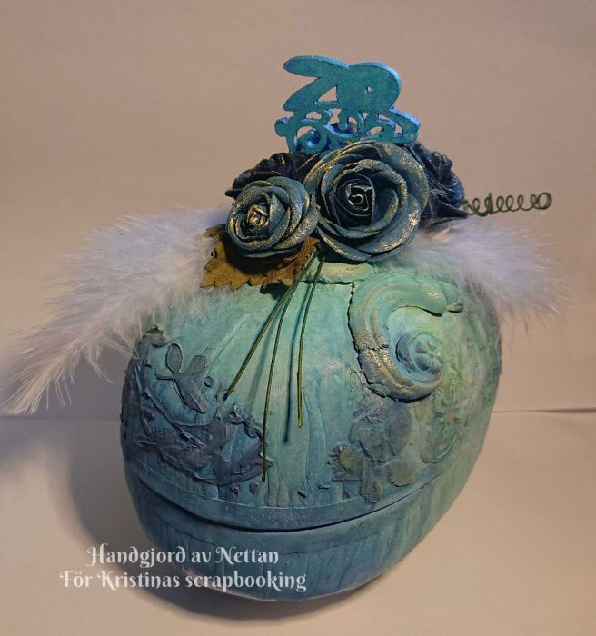 Mixed media påskägg färglagt med Distress oxide spray