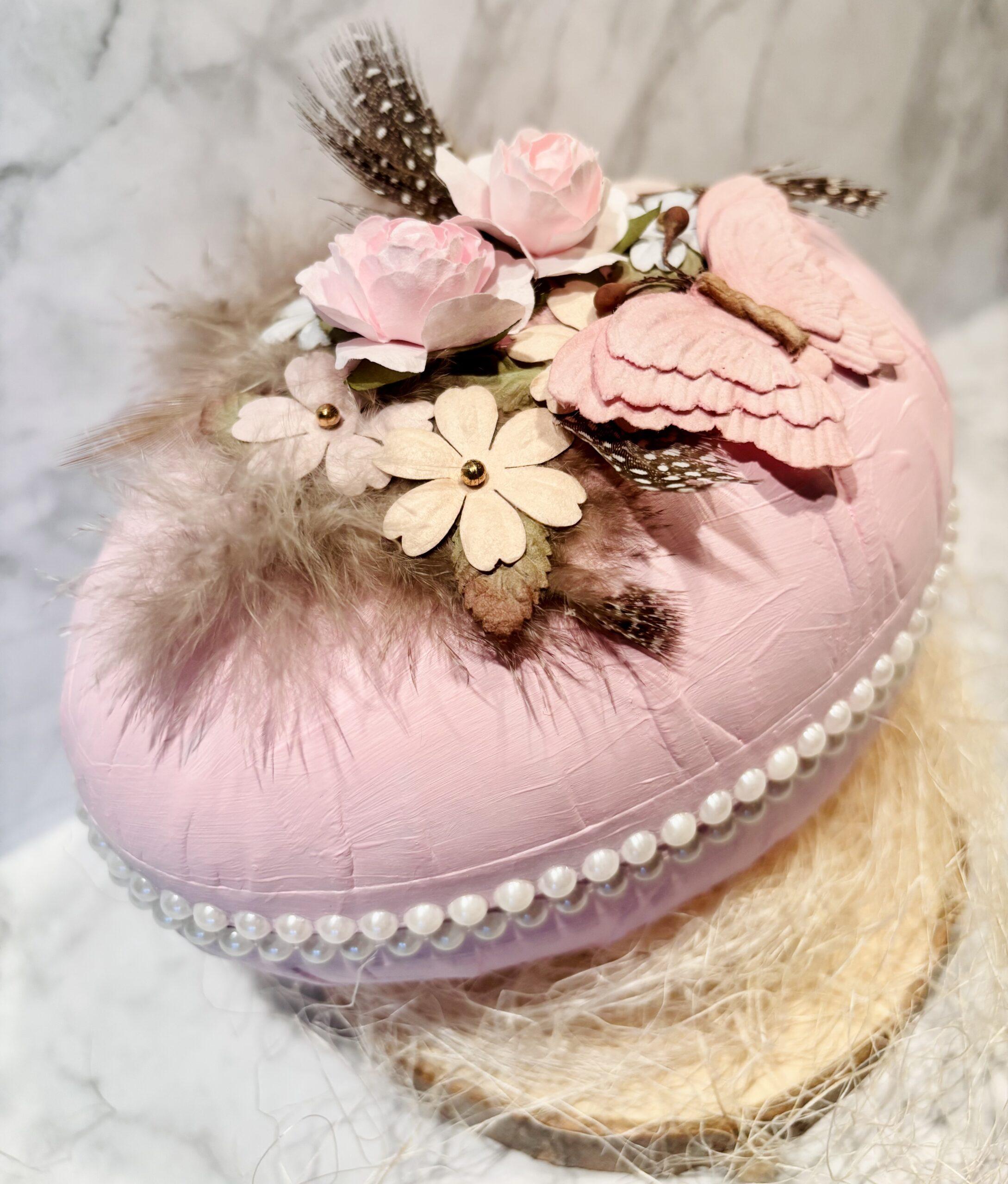 Ett dekorerat påskägg