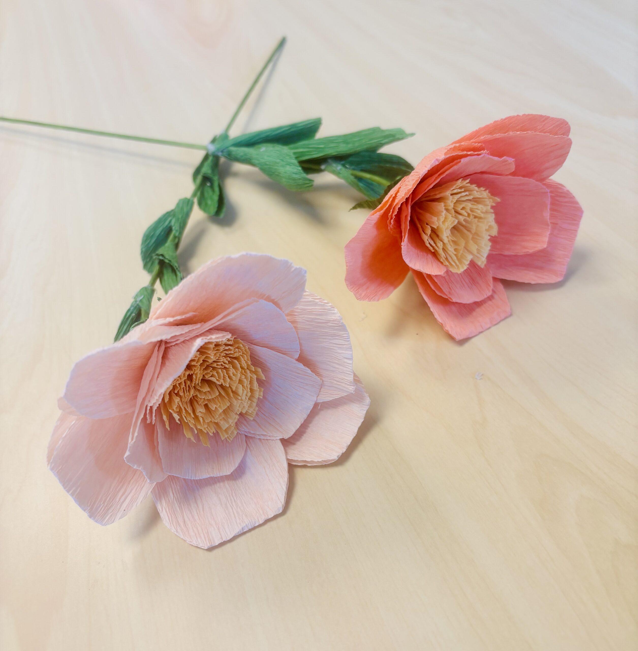 Gör egna blommor av kräppapper